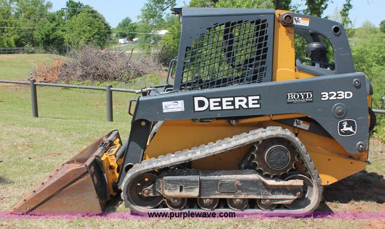 image for item H5824 2011 John Deere 323DT skid steer