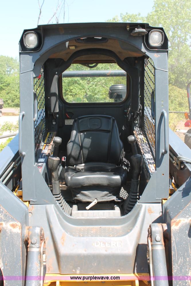 image for item H5824 2011 John Deere 323DT skid steer