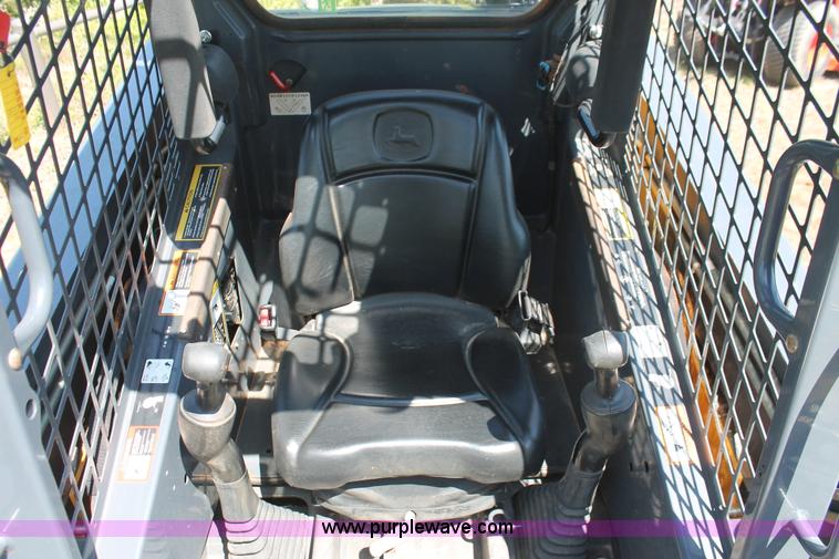 image for item H5824 2011 John Deere 323DT skid steer