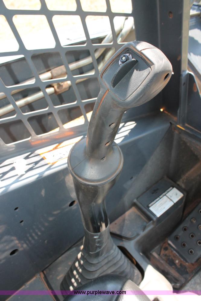 image for item H5824 2011 John Deere 323DT skid steer