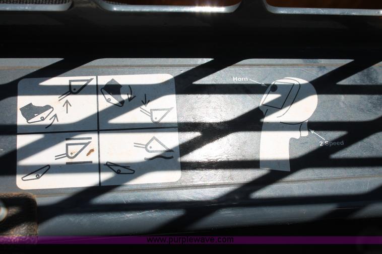 image for item H5824 2011 John Deere 323DT skid steer