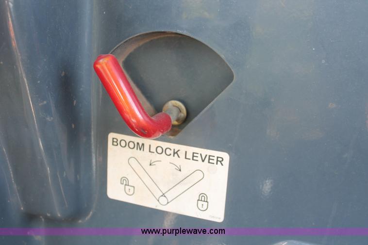 image for item H5824 2011 John Deere 323DT skid steer