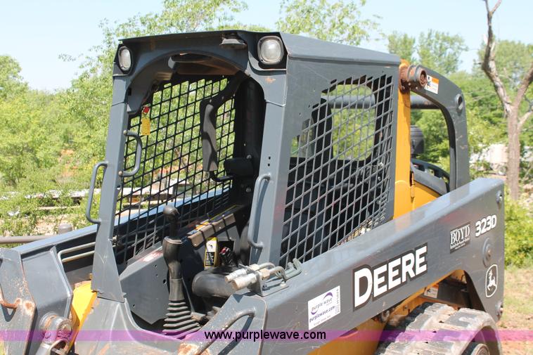 image for item H5824 2011 John Deere 323DT skid steer