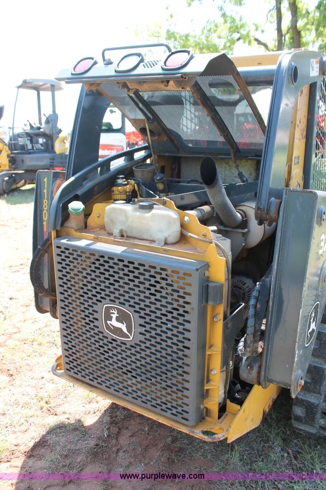 image for item H5824 2011 John Deere 323DT skid steer
