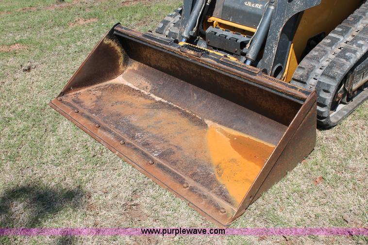 image for item H5824 2011 John Deere 323DT skid steer