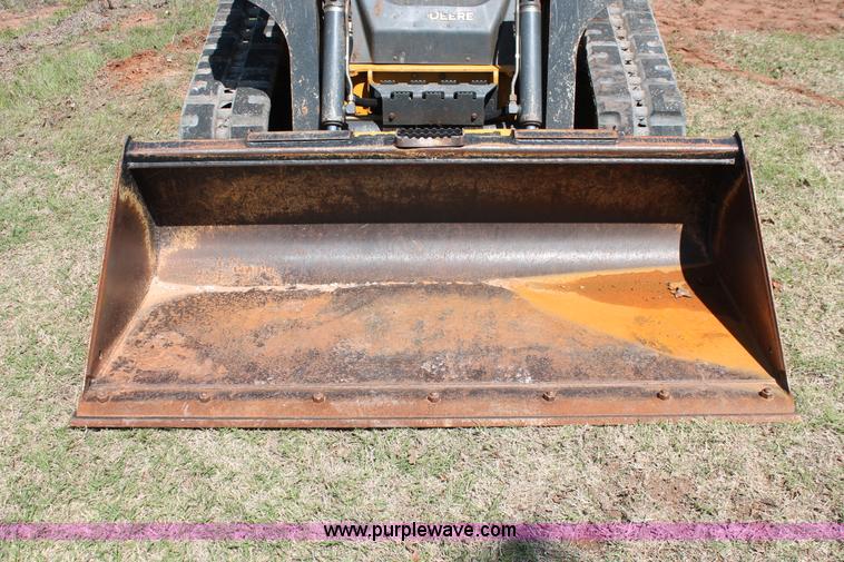 image for item H5824 2011 John Deere 323DT skid steer