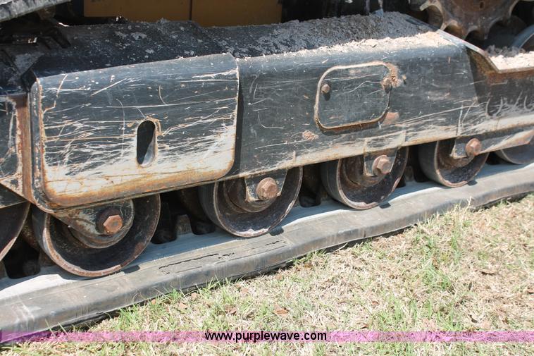 image for item H5824 2011 John Deere 323DT skid steer