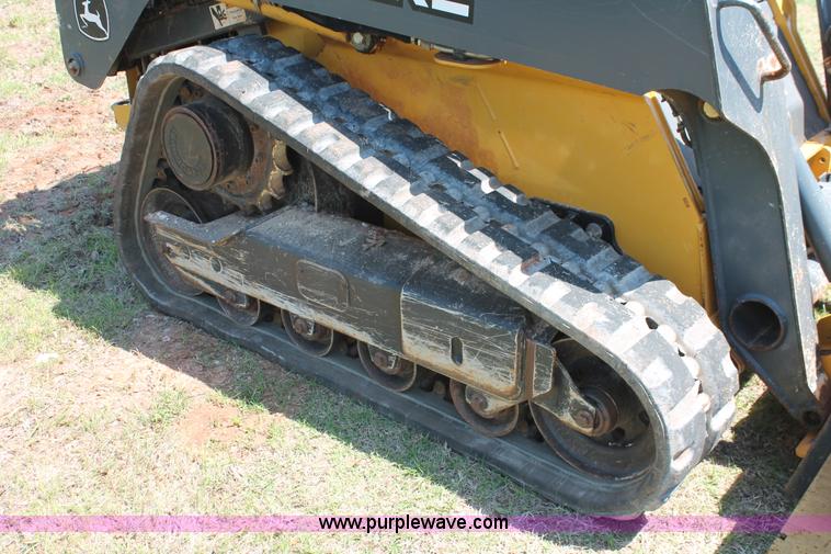image for item H5824 2011 John Deere 323DT skid steer