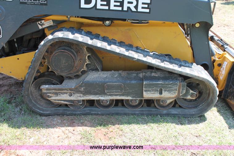 image for item H5824 2011 John Deere 323DT skid steer