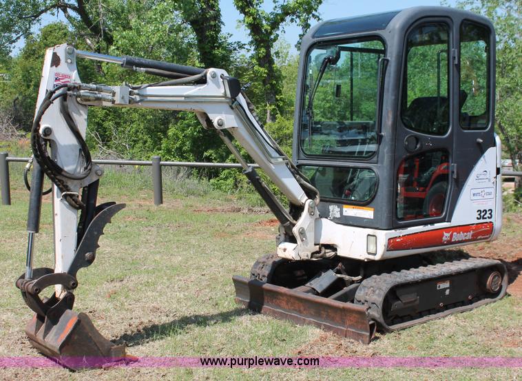 image for item H5825 2007 Bobcat 323J compact excavator