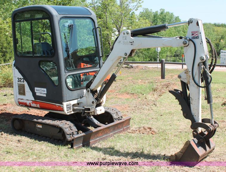 image for item H5825 2007 Bobcat 323J compact excavator