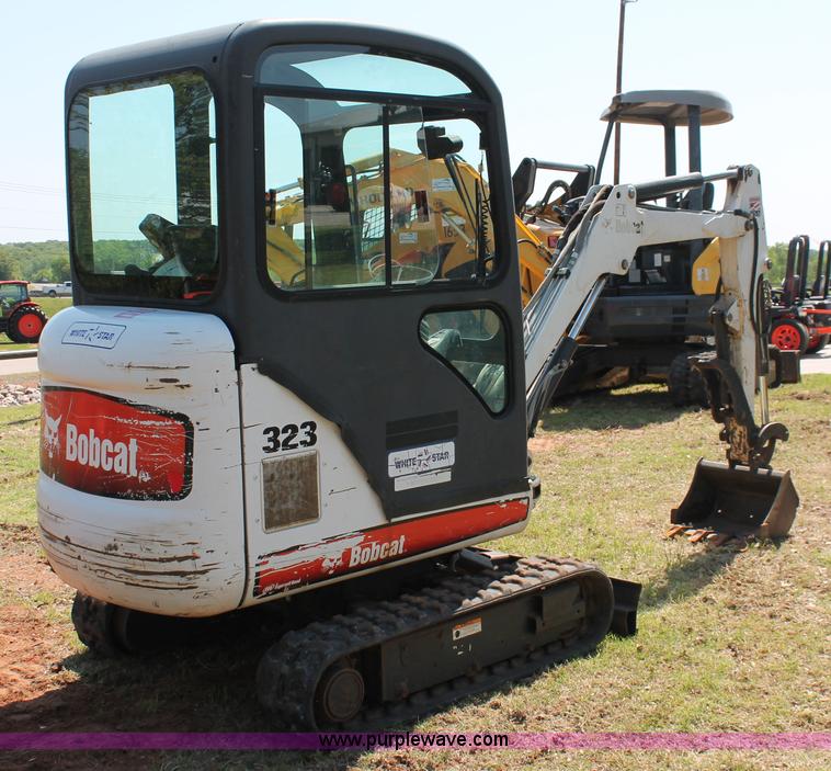 image for item H5825 2007 Bobcat 323J compact excavator