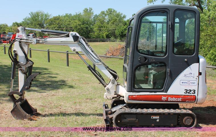 image for item H5825 2007 Bobcat 323J compact excavator