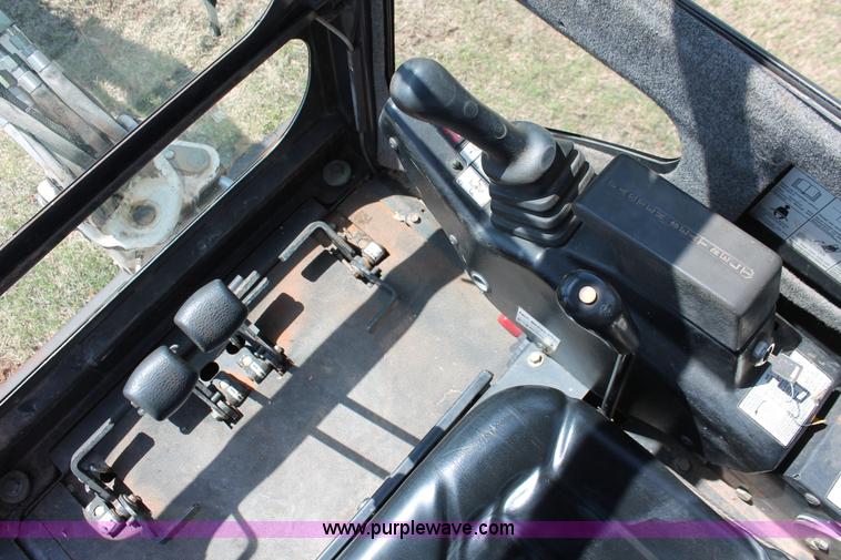 image for item H5825 2007 Bobcat 323J compact excavator