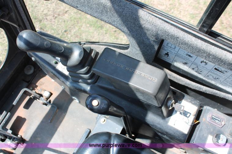 image for item H5825 2007 Bobcat 323J compact excavator