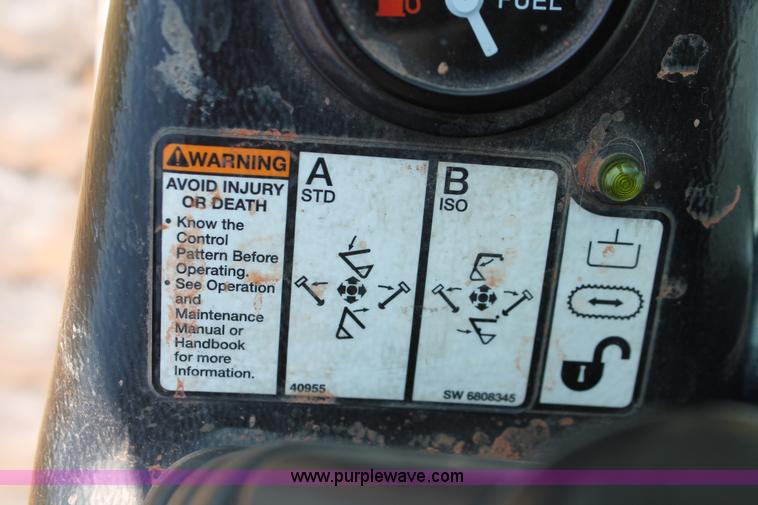 image for item H5825 2007 Bobcat 323J compact excavator