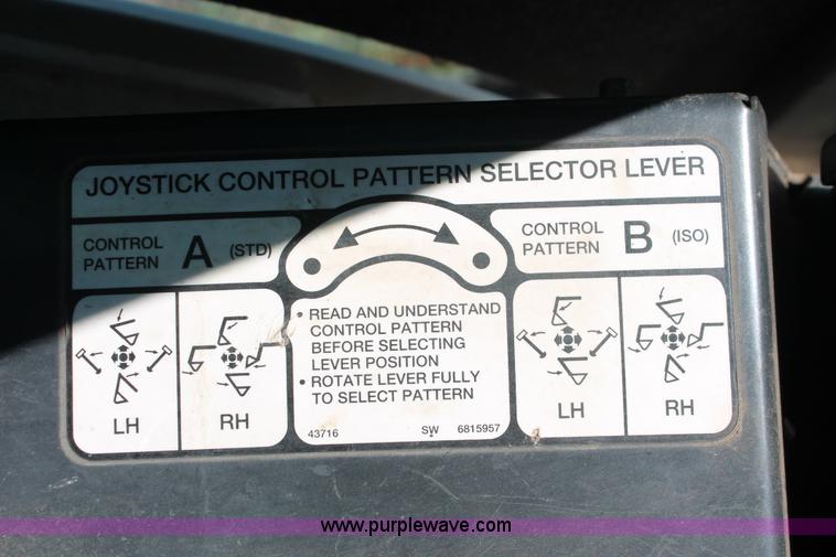 image for item H5825 2007 Bobcat 323J compact excavator