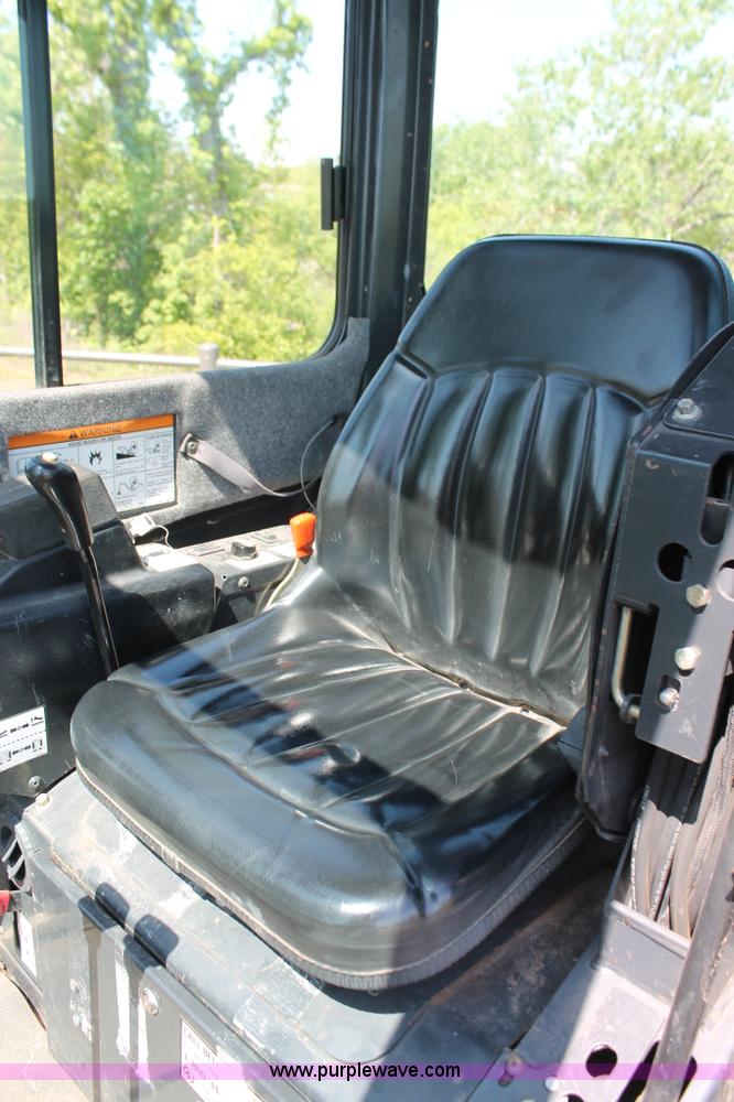 image for item H5825 2007 Bobcat 323J compact excavator