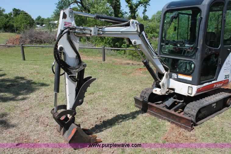 image for item H5825 2007 Bobcat 323J compact excavator