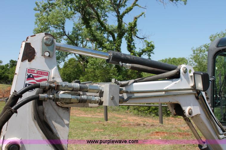 image for item H5825 2007 Bobcat 323J compact excavator