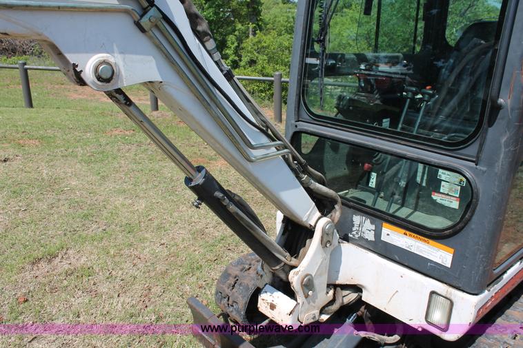 image for item H5825 2007 Bobcat 323J compact excavator