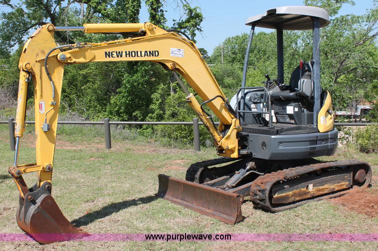 image for item H5826 2006 New Holland E35SR mini excavator