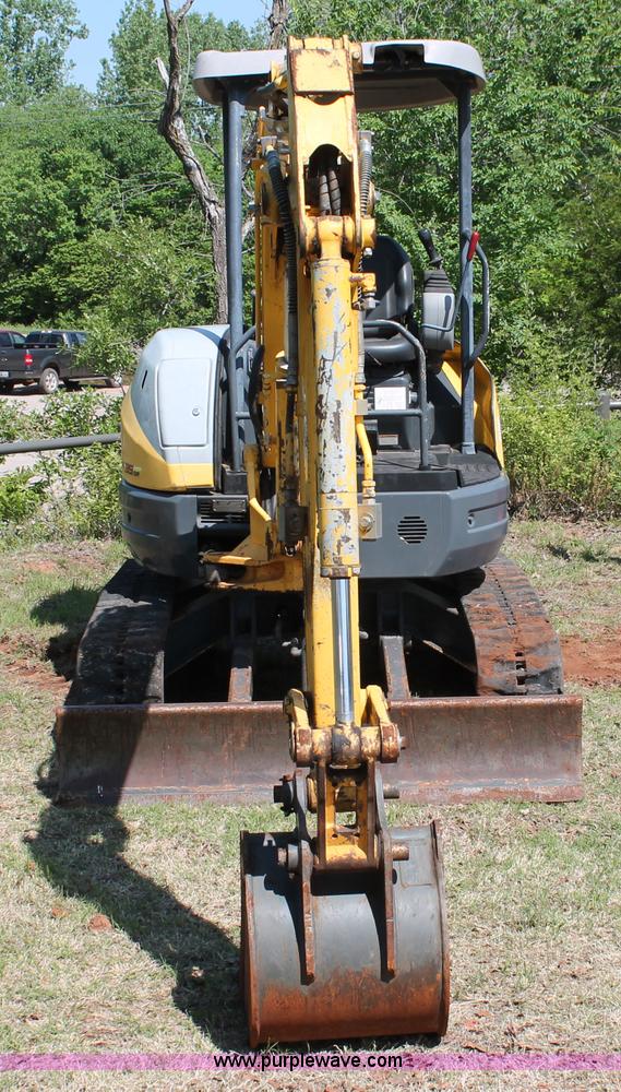 image for item H5826 2006 New Holland E35SR mini excavator