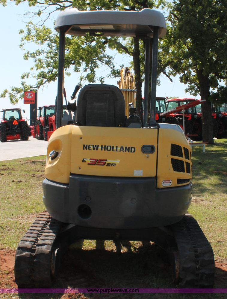 image for item H5826 2006 New Holland E35SR mini excavator