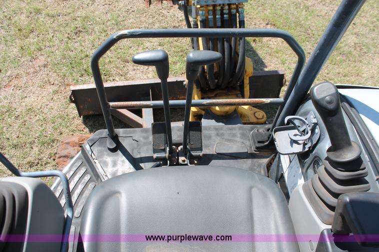 image for item H5826 2006 New Holland E35SR mini excavator