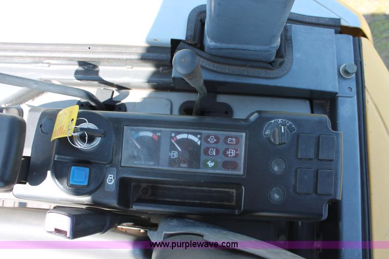 image for item H5826 2006 New Holland E35SR mini excavator