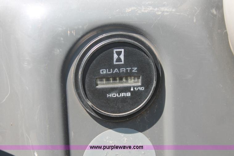 image for item H5826 2006 New Holland E35SR mini excavator