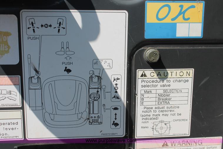 image for item H5826 2006 New Holland E35SR mini excavator