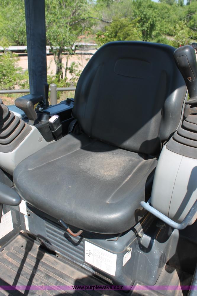 image for item H5826 2006 New Holland E35SR mini excavator