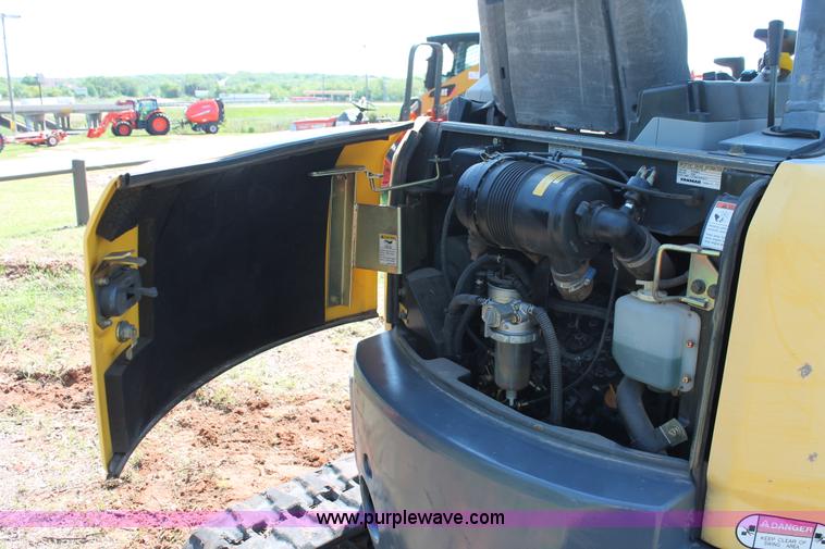 image for item H5826 2006 New Holland E35SR mini excavator