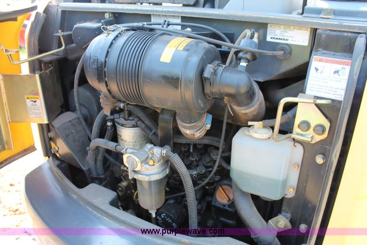 image for item H5826 2006 New Holland E35SR mini excavator