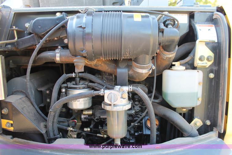 image for item H5826 2006 New Holland E35SR mini excavator