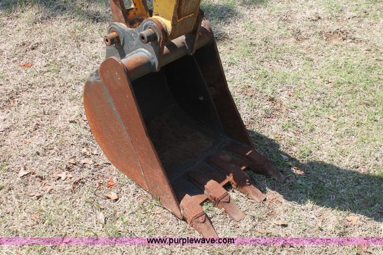 image for item H5826 2006 New Holland E35SR mini excavator