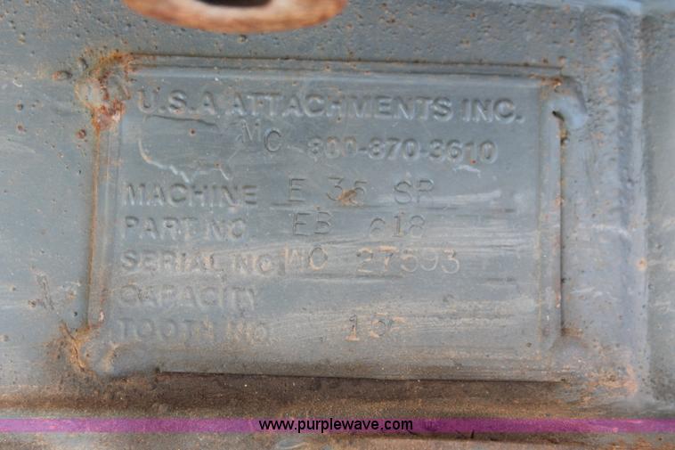 image for item H5826 2006 New Holland E35SR mini excavator