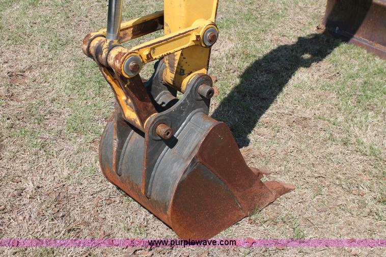 image for item H5826 2006 New Holland E35SR mini excavator