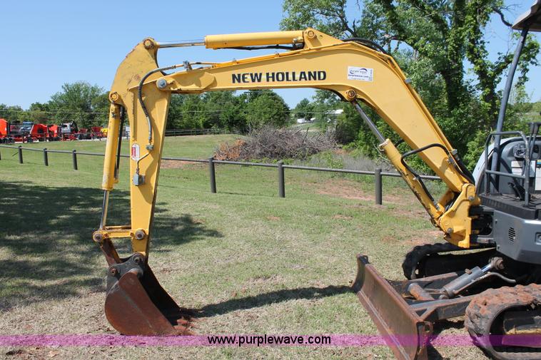 image for item H5826 2006 New Holland E35SR mini excavator