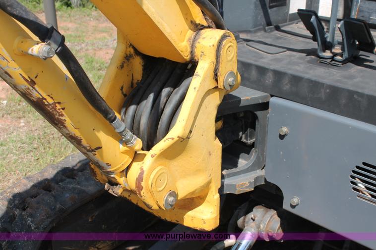 image for item H5826 2006 New Holland E35SR mini excavator