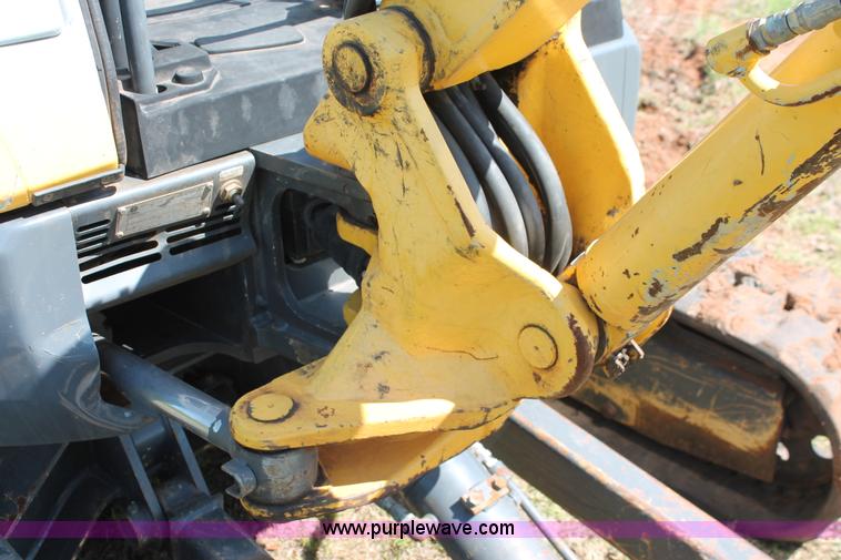 image for item H5826 2006 New Holland E35SR mini excavator