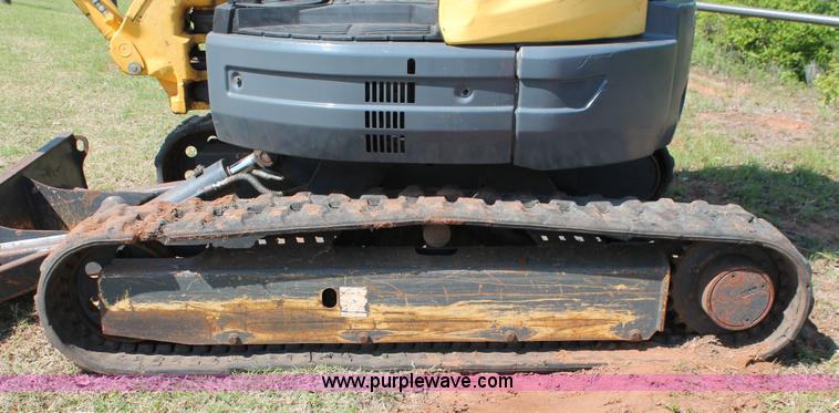 image for item H5826 2006 New Holland E35SR mini excavator