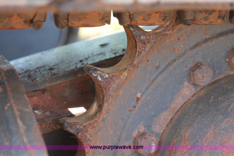 image for item H5826 2006 New Holland E35SR mini excavator