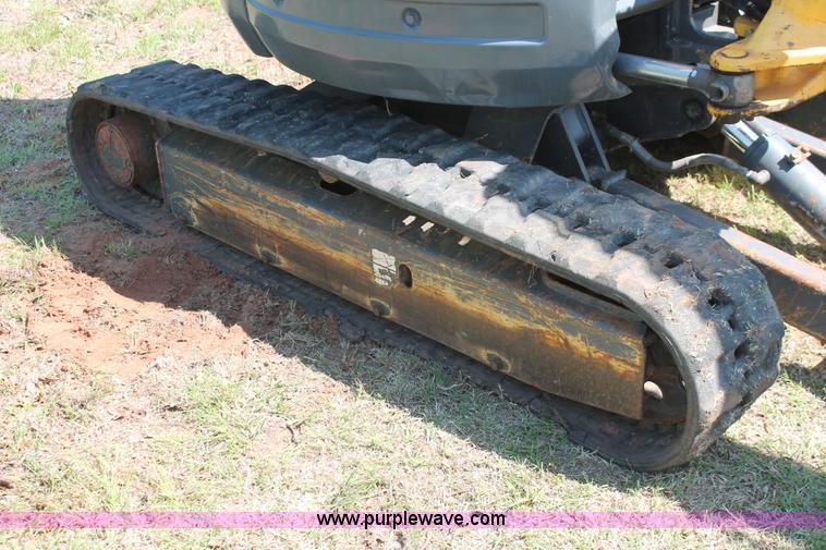 image for item H5826 2006 New Holland E35SR mini excavator