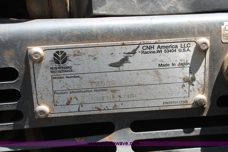 image for item H5826 2006 New Holland E35SR mini excavator