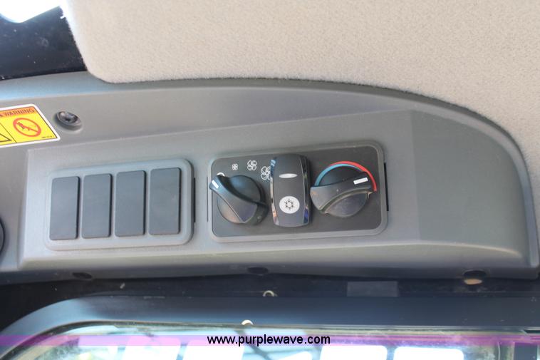 image for item H5828 2011 Caterpillar 289C skid steer