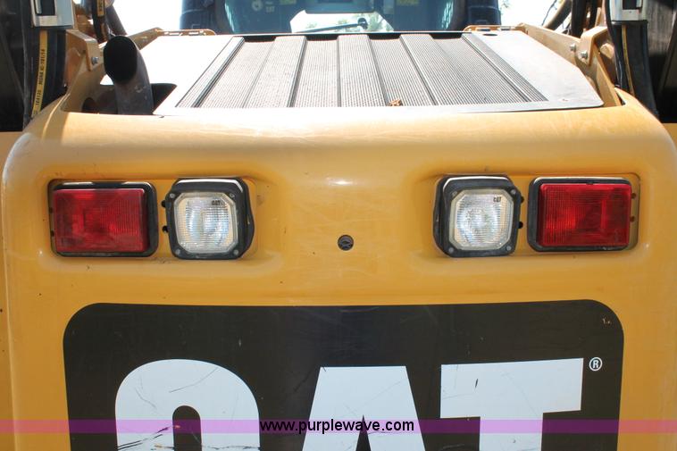 image for item H5828 2011 Caterpillar 289C skid steer