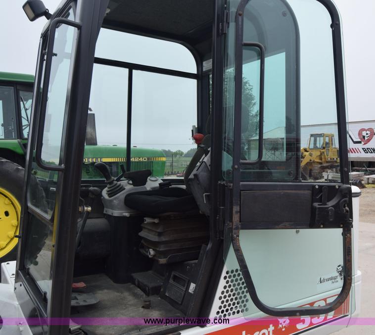 image for item H8586 1999 Bobcat 337 compact excavator