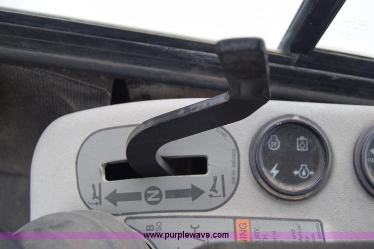 image for item H8586 1999 Bobcat 337 compact excavator